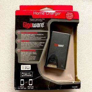 Gigaware (Radio Shack) iPod/iPhone 30 pin rapid charger, retractable cable. New!